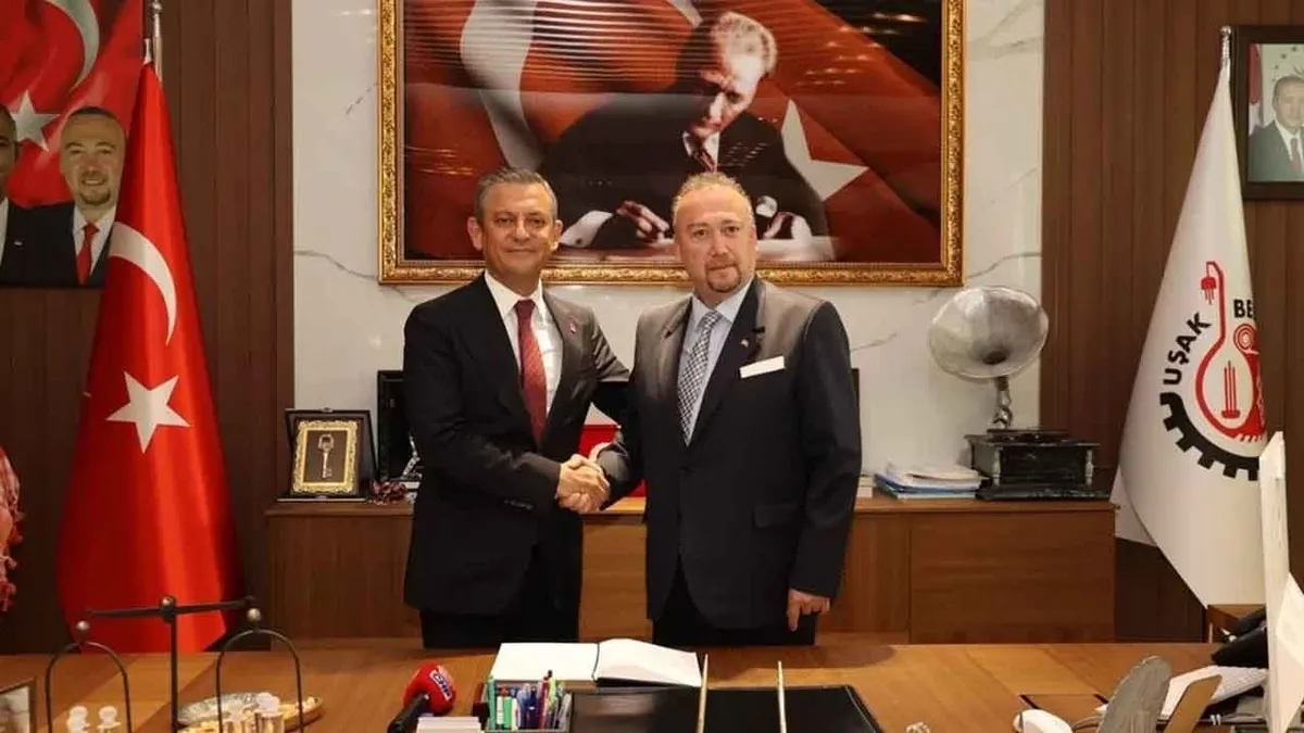 ozgur-ozelin-ozkan-yalima-attigi-mesaj-ortaya-cikti-mavi-valizin-icine-koyuver-1778743048866.jpeg Özgür Özel'in Özkan Yalım'a attığı mesaj ortaya çıktı: Mavi valizin içine koyuver | Denizli görüntüleri ortaya çıktı-4