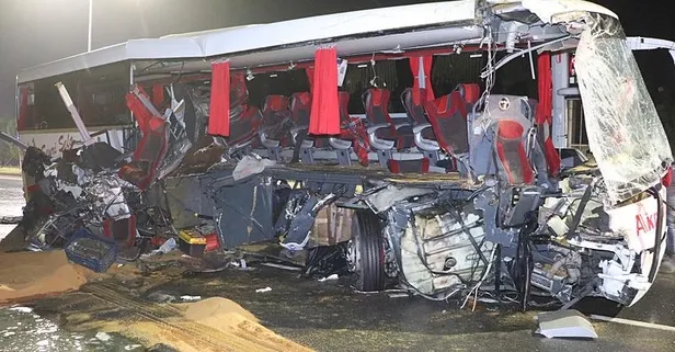 Denizli’de feci kaza | Yolcu otobüsü TIR’a çarptı! Ölü ve yaralılar var