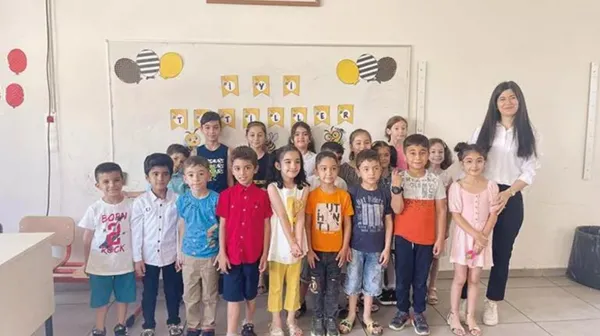 bir-babanin-en-mutlu-ani-tek-maasla-okuttugu-5-cocugu-da-universiteden-mezun-oldu-cubbeleriyle-aile-fotografi-1664259299581.jpg Bir babanın en mutlu anı! Tek maaşla okuttuğu 5 çocuğu da üniversiteden mezun oldu cübbeleriyle aile fotoğrafı çektirdiler-5