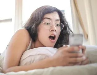 Elinden telefon düşmeyenler dikkat! Ekran süreniz o hastalığa davetiye çıkarıyor