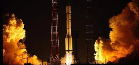 Kazakistan'daki Baykonur Uzay Üssü'nden fırlatılan Türksat 4B uydusundan ilk sinyal, Türkiye saatiyle 09.01'de İtalya'nın Fucino yer istasyonundan alındı