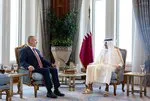 Bakan Fidan Doha’da Katar Emiri Şey Temim bin Hamed El Sani ile bir araya geldi