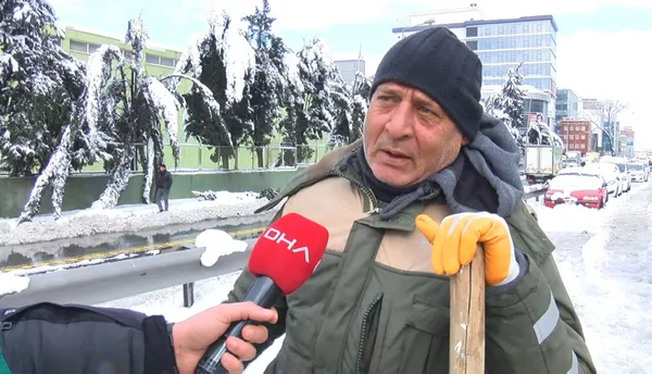 son-dakika-istanbulda-arac-sahiplerinin-yeni-mucadelesi-araclarini-kurtarmak-icin-ellerinde-kureklerle-birakti-1643109605249.jpg SON DAKİKA: İstanbul'da araç sahiplerinin yeni mücadelesi! Araçlarını kurtarmak için ellerinde küreklerle bıraktıkları yerlere döndüler-7