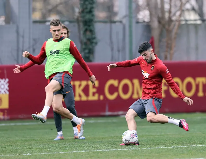 Galatasaray sahneye çıkıyor! İşte Okan Buruk'un Kasımpaşa maçı 11'i - 18