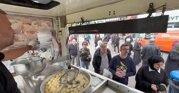 FETÖ elebaşı Fetullah Gülen'in ölümü Kadıköy'de lokma dağıtılarak kutlandı: "Bedduanızı eksik etmeyin"