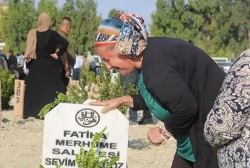 Hatay’da ilk bayram ziyareti deprem mezarlığına oldu