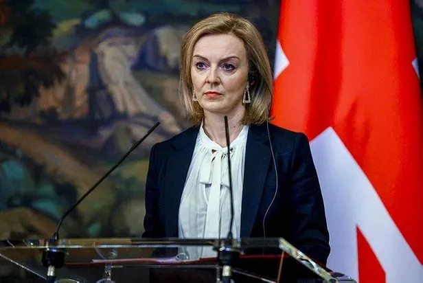 ingiltere-disisleri-bakani-liz-truss-cobra-toplantisinin-ardindan-duyurdu-rusya-her-an-ukraynayi-isgal-edebili-1644851267554.jpeg