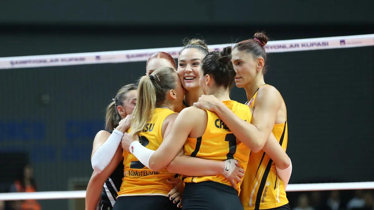 VakıfBank, Şampiyonlar Kupası'nda Eczacıbaşı'nı 3-2 yenerek şampiyon oldu