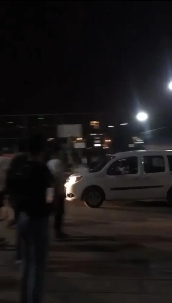 konserde-bicakli-dehset-suc-makinesi-2si-polis-6-kisiyi-yaraladi-1661757297930.jpg Konserde bıçaklı dehşet: Suç makinesi 2’si polis 6 kişiyi yaraladı-3