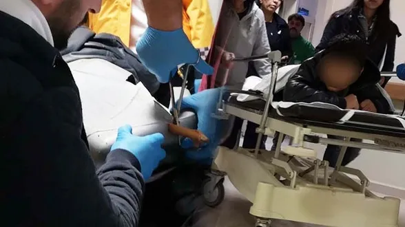 Bursa'da korkunç olay! Karda plastik leğenle kaymak istedi! Kalçasına saplandı-4