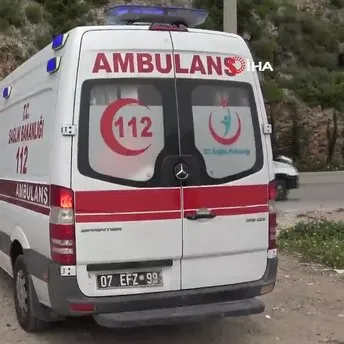 Antalya’da kontrolden çıkan otomobil uçuruma yuvarlandı:1 yaralı