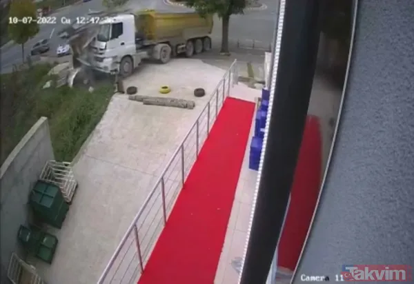 Faciaya ramak kala! Freni boşalan kamyon, taksi durağına daldı - 10