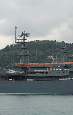 Rus savaş gemisi İstanbul Boğazı’ndan geçti