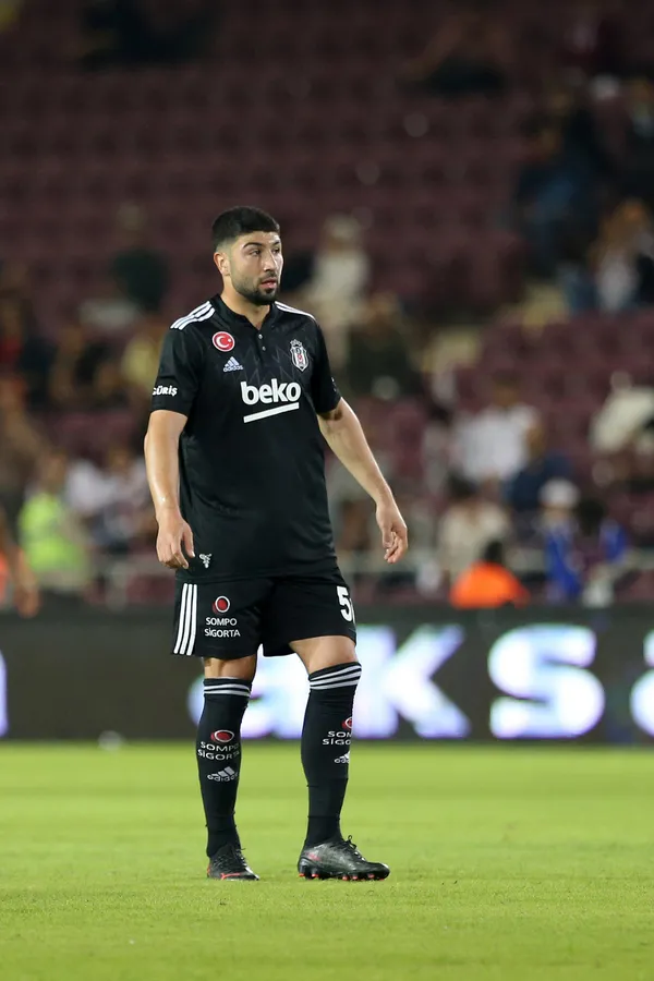 genoa-besiktastan-guven-yalcini-kadrosuna-kattigini-duyurdu-1658410623365.jpg Genoa, Beşiktaş'tan Güven Yalçın'ı kadrosuna kattığını duyurdu-6