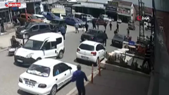 Freni boşalan kamyon 4 araca çarptı!