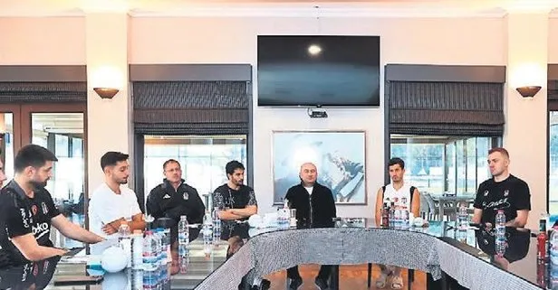 Beşiktaş Başkanı Hüseyin Yücel futbol takımıyla bir araya geldi