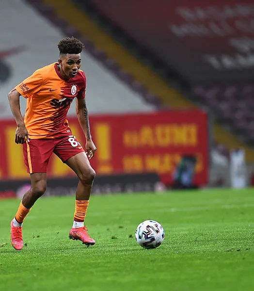 1636723040948.jpg SON DAKİKA | Galatasaray'da taşlar yerinden oynayacak! Devre arası 3 yolcu 4 transfer-6