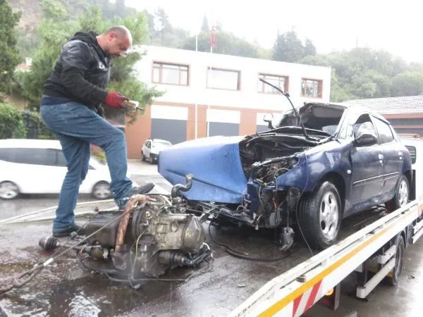 Üsküdar'da feci kaza! İETT otobüsüyle otomobil kafa kafaya çarpıştı-6