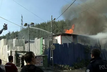 Son dakika: Sarıyer'de kağıt deposunda yangın