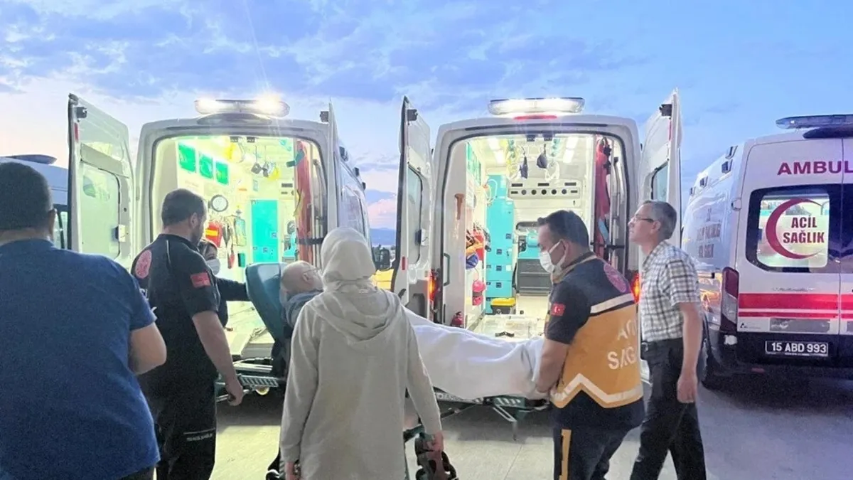 Burdur'da diyaliz tedavisi sonrası ölen hasta sayısı 3'e yükseldi: 33 hasta eş zamanlı hastanelere sevk edildi, 4'ü entübeydi!