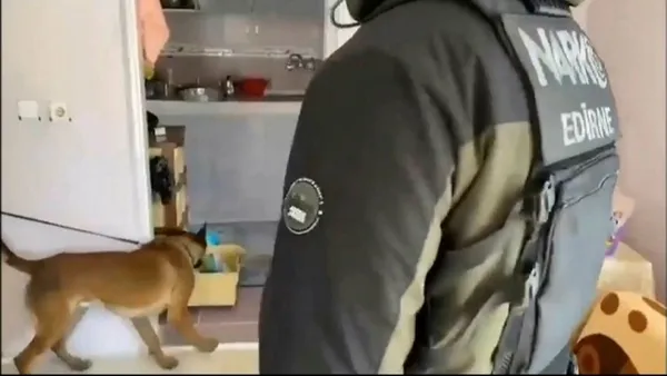 edirnede-uyusturucu-baskini-skunk-metamfetamin-1648187246794.jpg Edirne’de uyuşturucu baskını! Skunk, metamfetamin...-2