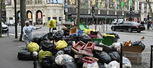 Fransa çöplük içinde
