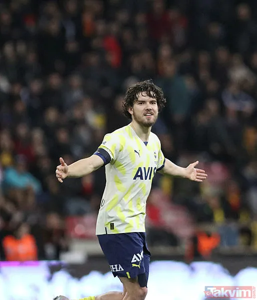 Fenerbahçe'ye dev teklif! Yıldız isim rekor bedelle gidecek - 25