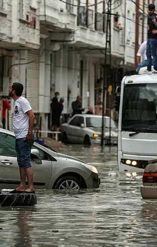 CHP’li belediye selzedeleri otelden attı