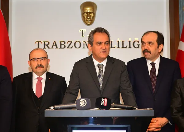 yuz-yuze-egitim-bitecek-mi-yuz-yuze-egitim-devam-edecek-mi-milli-egitim-bakani-mahmut-ozer-855-bin-sinifta-yuz-1646897820060.jpg Yüz yüze eğitim bitecek mi? Yüz yüze eğitim devam edecek mi? Milli Eğitim Bakanı Mahmut Özer: 855 bin sınıfta yüz yüze eğitime ara vermeden dönemi tamamlayacağız-3