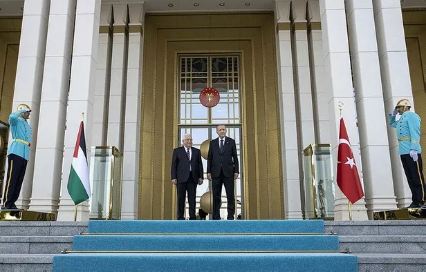 son-dakika-filistin-devlet-baskani-ankarada-baskan-erdogandan-resmi-torenle-karsilama-1661268669998.jpeg
