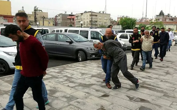 Kimsesiz kadınlara fuhuş protokolu imzalatan çetenin şifreli konuşmaları ortaya çıktı-1