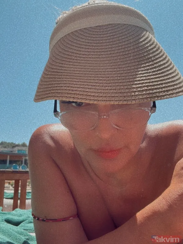 Demet Akalın bikinisiyle salına salına yürüyüp paylaştı! Eleştiri yağmuruna tutuldu: Hiç yakışmadı sana bu ne hal! - 7