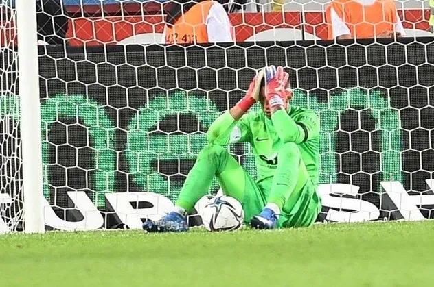 Fernando Muslera korkuttu! Bir anda kendini yere bıraktı
