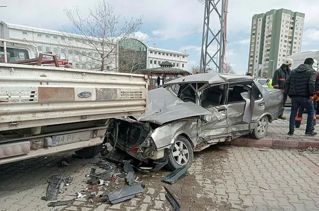 Malatya'nın Yeşilyurt ilçesinde 6 araç birbirine girdi: 1 kişi yaralandı