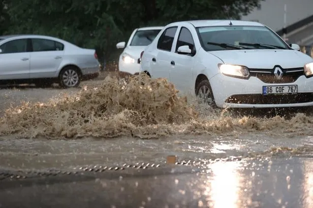 selin-vurdugu-ankarada-yagislar-devam-edecek-valilikten-siddetli-ruzgar-uyarisi-1654719588051.jpeg Selin vurduğu Ankara'da yağışlar devam edecek! Valilikten şiddetli rüzgar ve dolu uyarısı-4