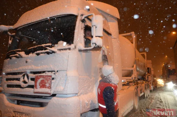 SON DAKİKA: Beyaz esaret! Balıkesir-Susurluk yolu saatlerdir kapalı - 2