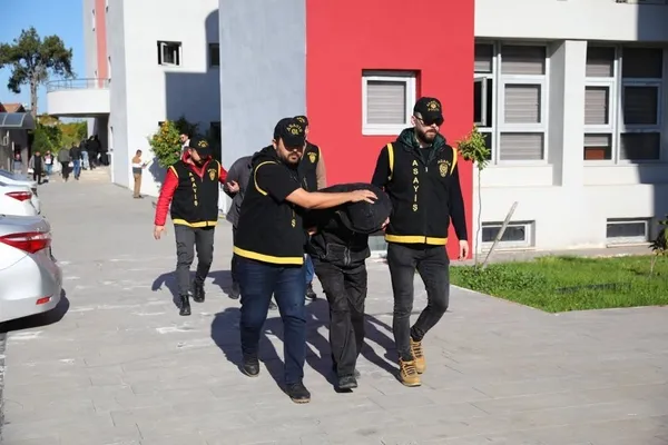 72-yasindaki-kanser-hastasi-kadini-bayiltana-kadar-dovup-para-ve-altinlarini-aldi-1672645759534.jpeg 72 yaşındaki kanser hastası kadını bayıltana kadar dövüp, para ve altınlarını aldı!-5