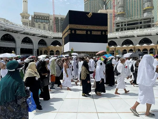 1688104573362.jpg Çocuk hacılar, kutsal toprakları anlattı: Kabe düşündüğümden daha büyüktü içimde kelebekler uçuşmuştu-5