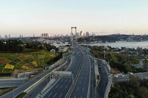 Son dakika: 15 Temmuz Şehitler Köprüsü 4 günlük sokağa çıkma kısıtlaması sonrası boş kaldı