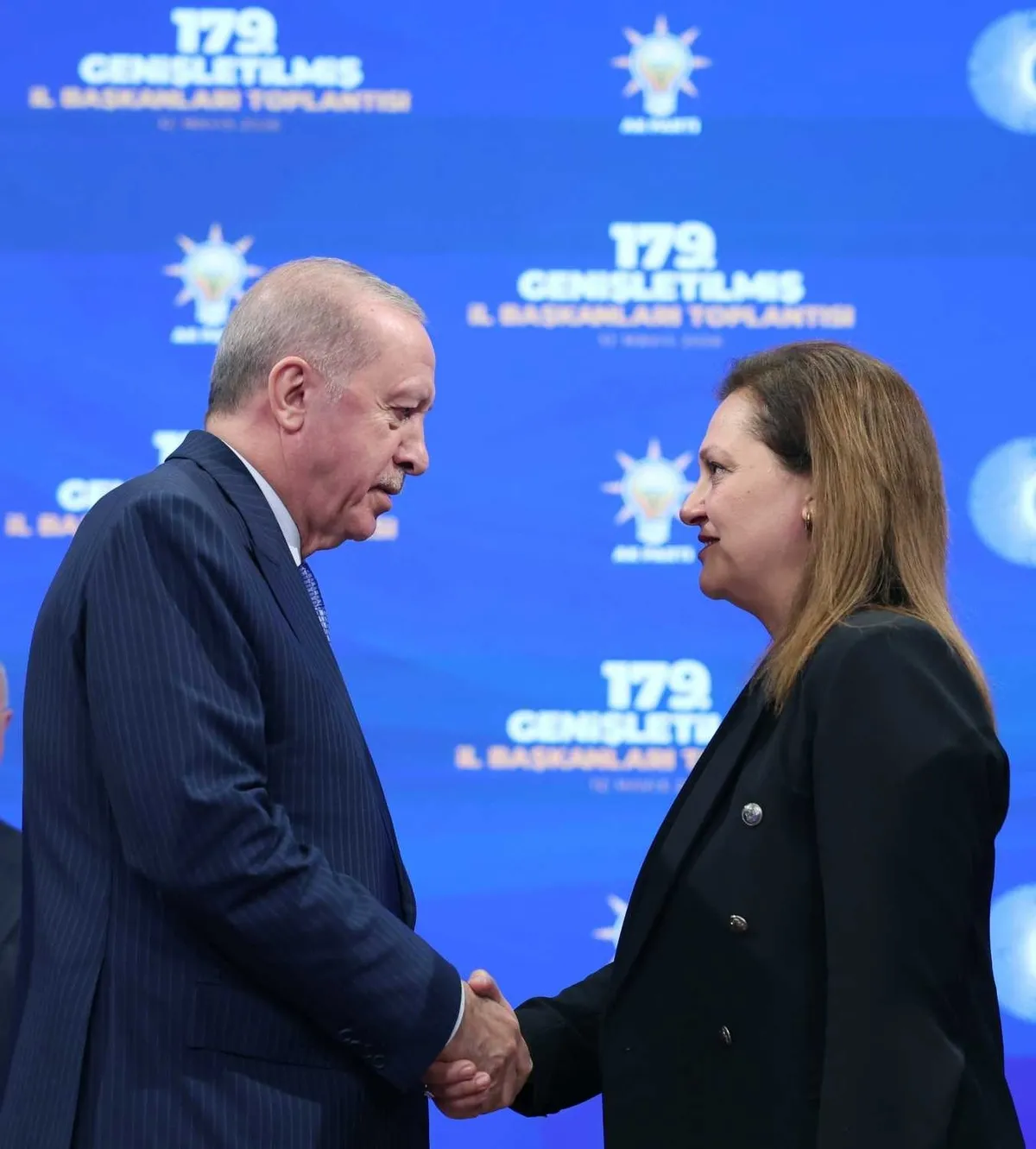 burcu-koksal-ak-partiye-gecisinin-perde-arkasini-anlatti-1782888408757.jpeg Burcu Köksal AK Parti’ye geçişinin perde arkasını anlattı: CHP’de kaos AK Parti’de hizmet var | “O mesajlar bardağı taşırdı”-6