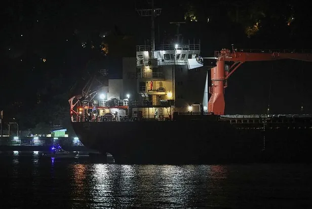 istanbuldan-ukraynaya-seyir-halindeyken-ariza-yapan-kargo-gemisi-nedeniyle-istanbul-bogazinda-gemi-trafigi-ask-1662171624425.jpeg İstanbul'dan Ukrayna'ya seyir halindeyken arıza yapan kargo gemisi nedeniyle İstanbul Boğazı'nda gemi trafiği askıya alındı-3