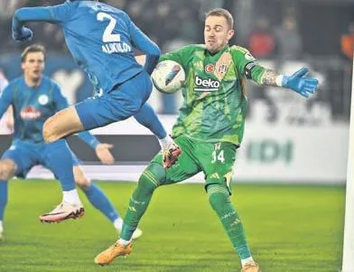 Mert Günok görüşme odasına