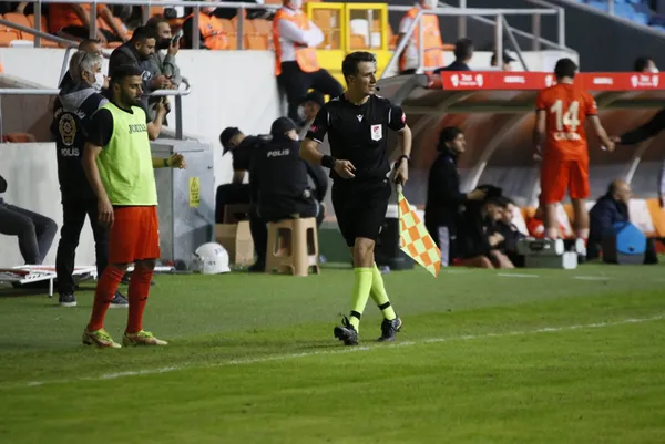 ziraat-turkiye-kupasinda-gulumseten-anlar-ikiz-kardesler-adanaspor-adiyaman-1954-macinda-gorev-aldi-1635279536516.jpg Ziraat Türkiye Kupası'nda gülümseten anlar! İkiz kardeşler Adanaspor Adıyaman 1954 maçında görev aldı-3