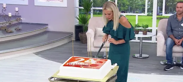 Esra Erol, atv'nin yeni yaşını kutladı!