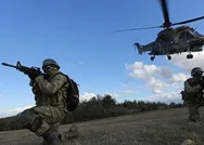 Milli Savunma Bakanı Hulusi Akar sınır hattında!