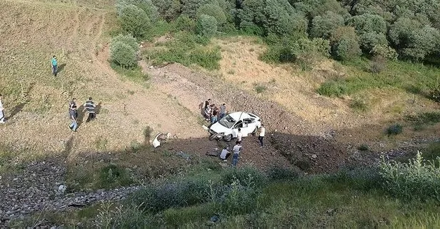 Bingöl’de bir araç şarampole yuvarlandı: 3 kişi yaralandı