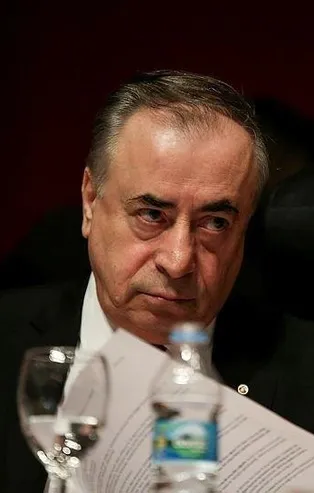 Galatasaray'da yönetim krizi! Fatih Terim takımda kalacak mı?