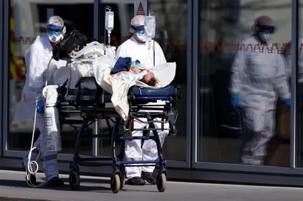 Çinli profesörün kitabını bir günde Türkçeye çevirdiler! Koronavirüs hakkında dehşete düşüren ayrıntı: Deliryum oranı yüksek-3