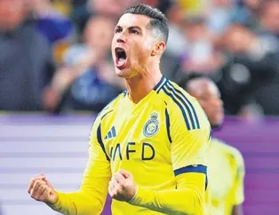 Ronaldo imzayı atıyor