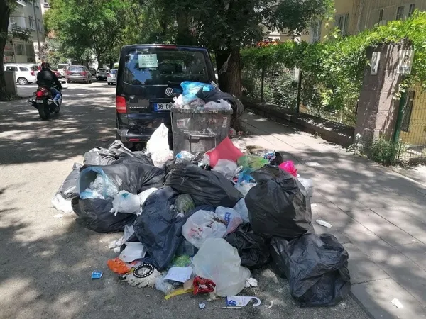 son-dakika-z-kusagi-da-chpli-belediyeleri-taniyor-cop-cukur-camur-1625996973197.jpg SON DAKİKA: Z kuşağı da CHP'li belediyeleri tanıyor! Çöp çukur çamur-3